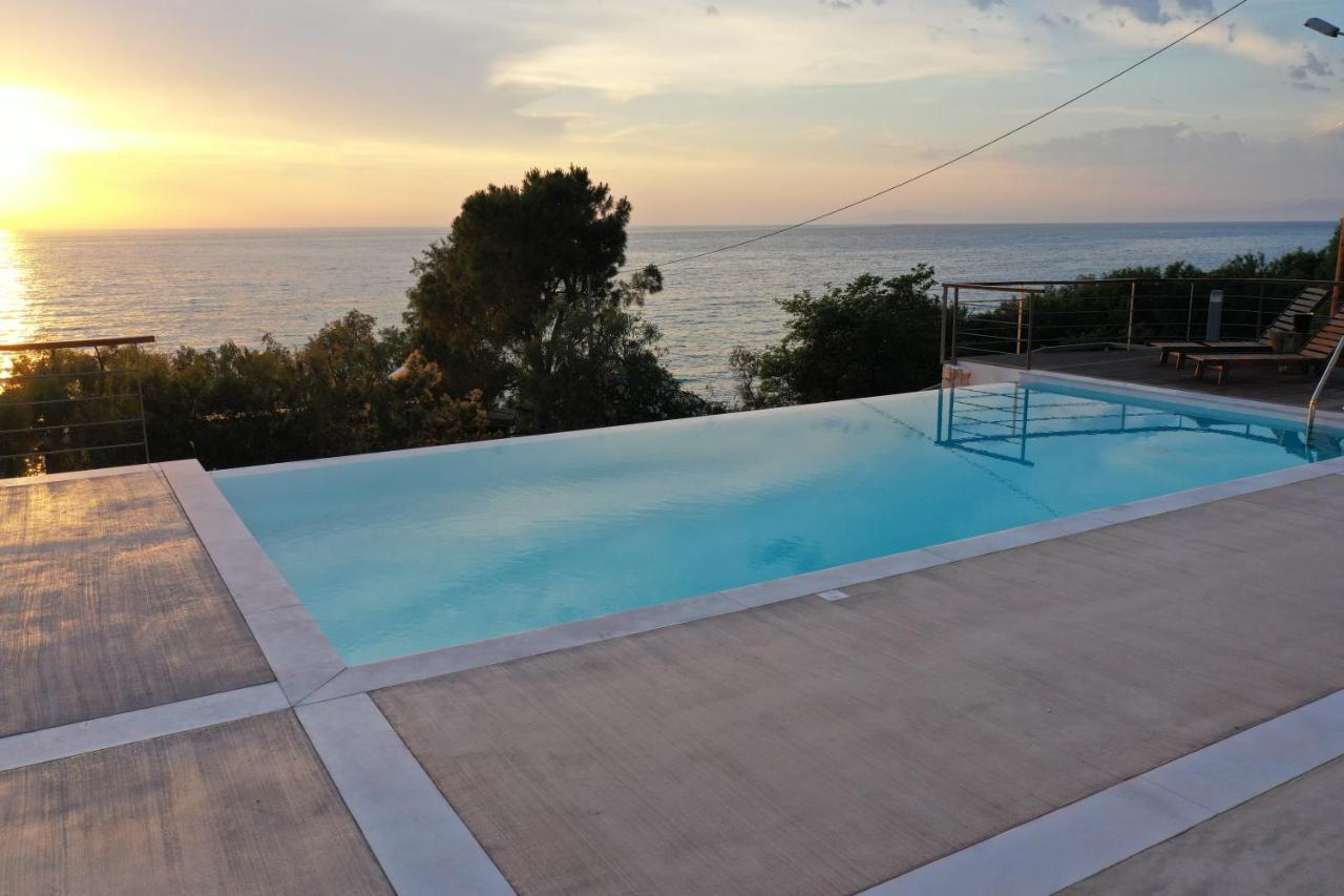 Capro - Milos Bay Villas Agios Nikitas Exterior photo